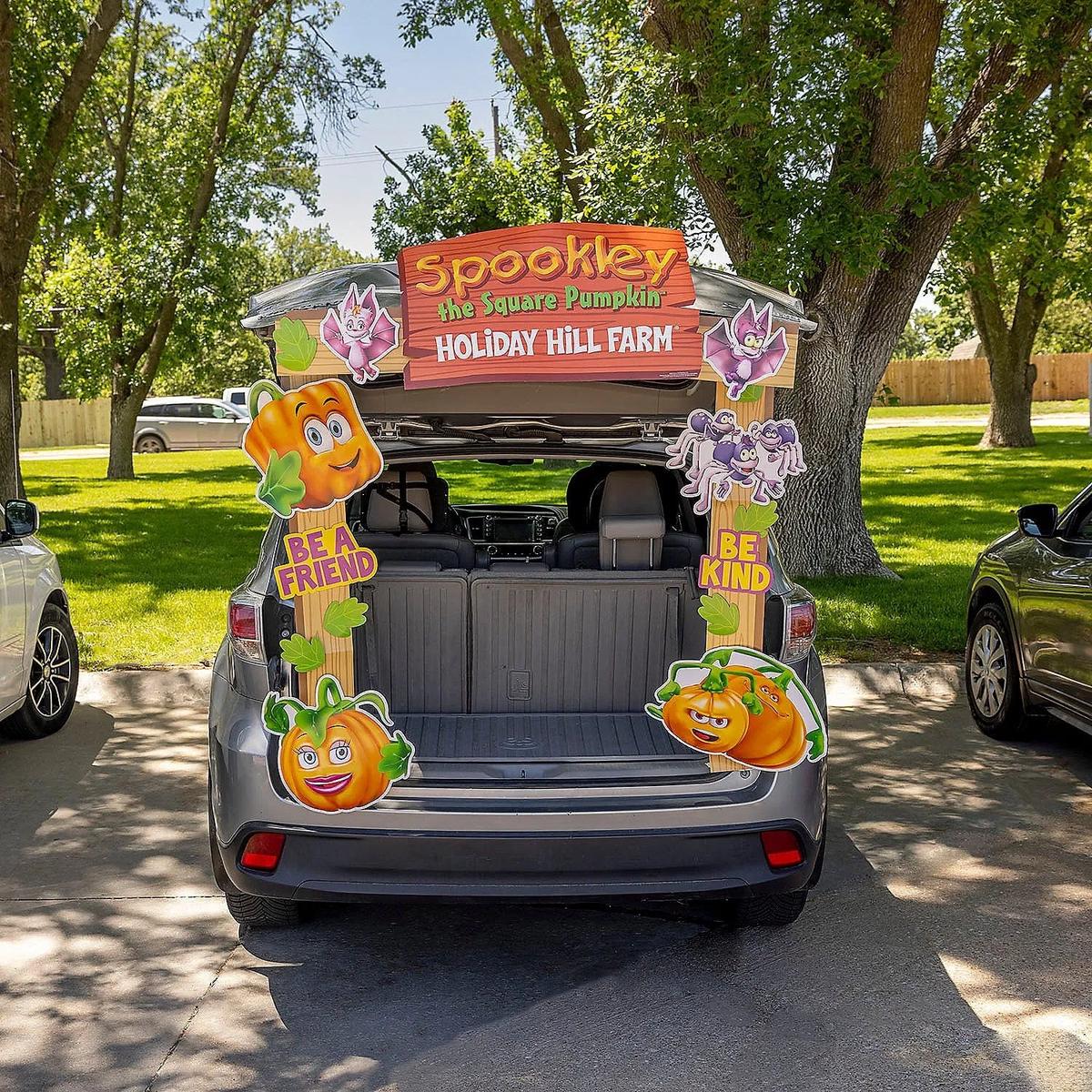 Spookley the Square Pumpkin Trunk-or-Treat Decorating Kit